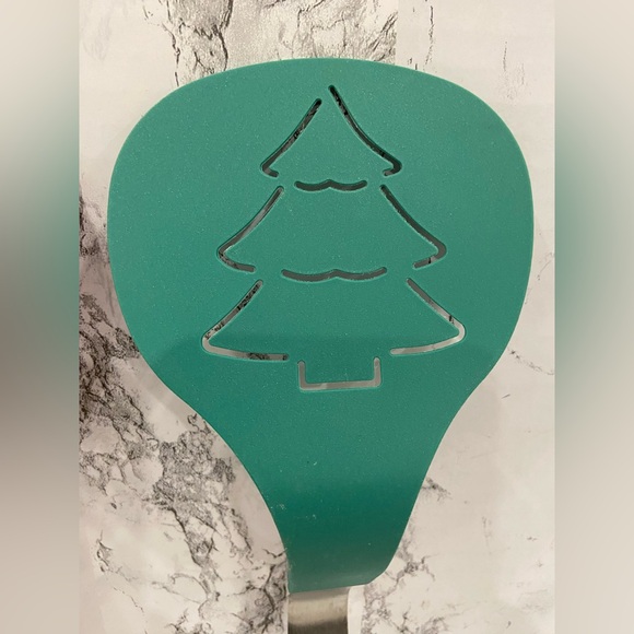 *NEW* Christmas Snowflake & Christmas Tree Shaped Silicone Flexible Spatula - Picture 6 of 7